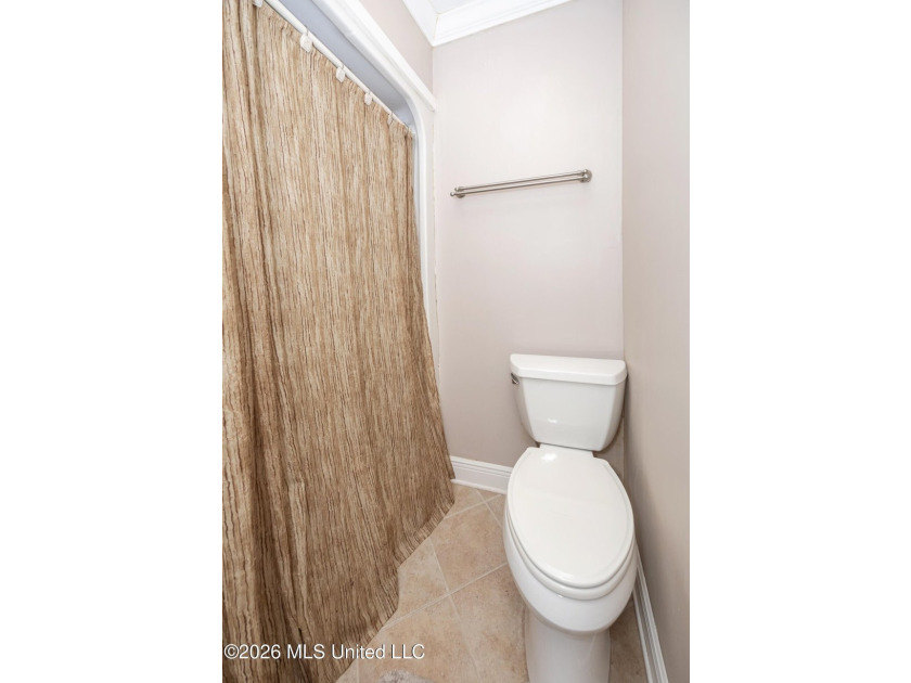 Welcome to 1907 9th Street in Pascagoula, where classic - photo 33
