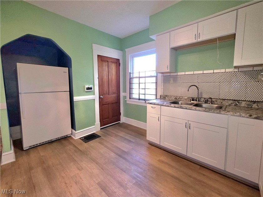 Welcome HOME to 9112 Parmelee Ave, in Cleveland! A charming and - photo 8