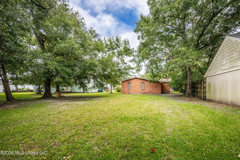 Welcome to 1907 9th Street in Pascagoula, where classic - photo 39