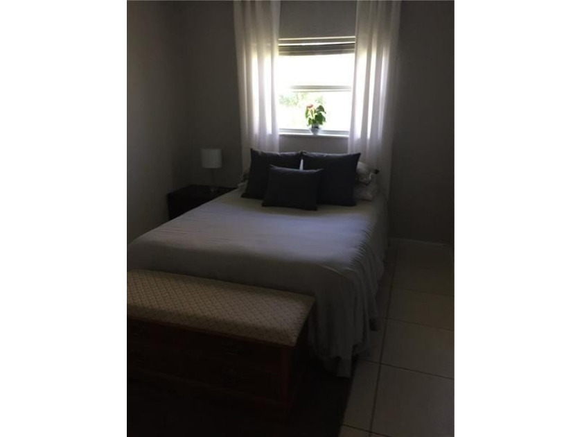 INVESTOR SPECIAL!! Charming and Bright 2bed/1bath Unit in - photo 11
