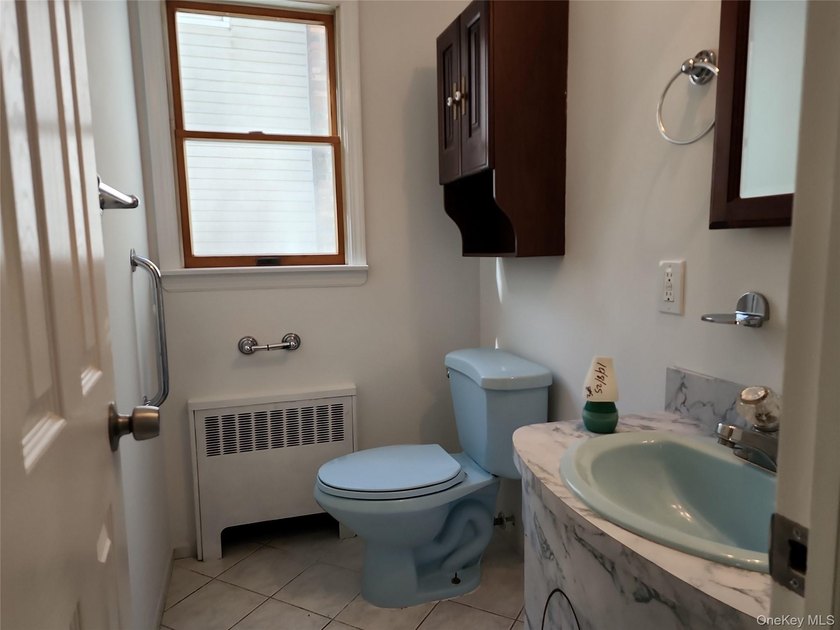 Spacious Colonial with 7 rooms 4 beds and 1.5 baths located in - photo 12