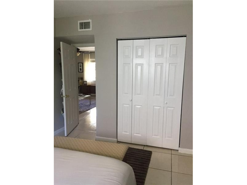 INVESTOR SPECIAL!! Charming and Bright 2bed/1bath Unit in - photo 12