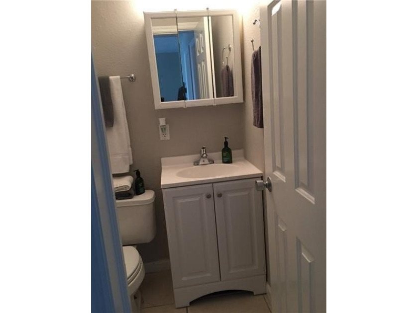 INVESTOR SPECIAL!! Charming and Bright 2bed/1bath Unit in - photo 17