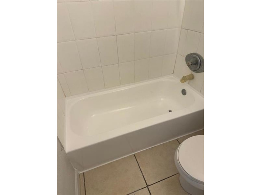 INVESTOR SPECIAL!! Charming and Bright 2bed/1bath Unit in - photo 22