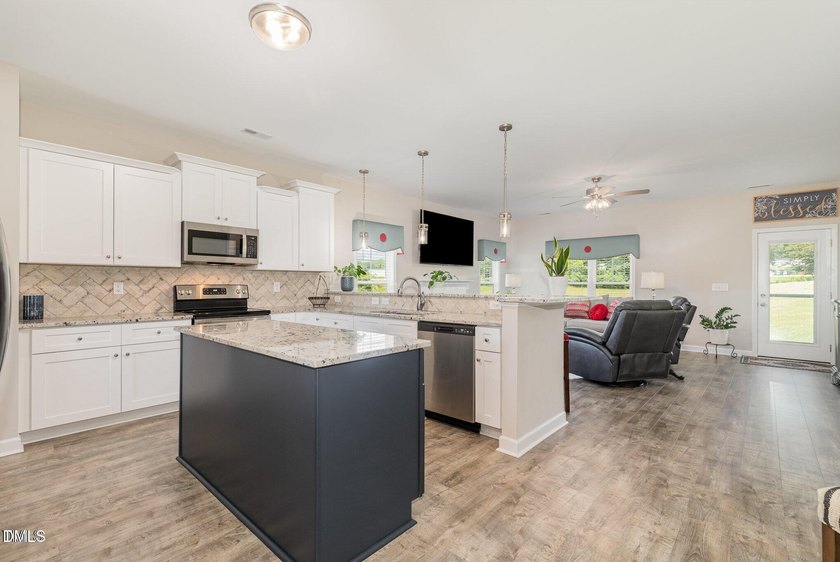 Up to 4,000 in closing cost with acceptable offer. Beautifully - photo 8