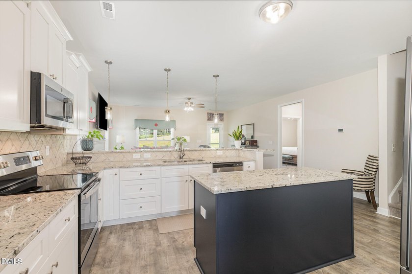 Up to 4,000 in closing cost with acceptable offer. Beautifully - photo 9