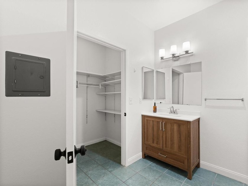 Priced to sell at $369,999! Move-in ready 1BR/1BA at - the ONLY - photo 13