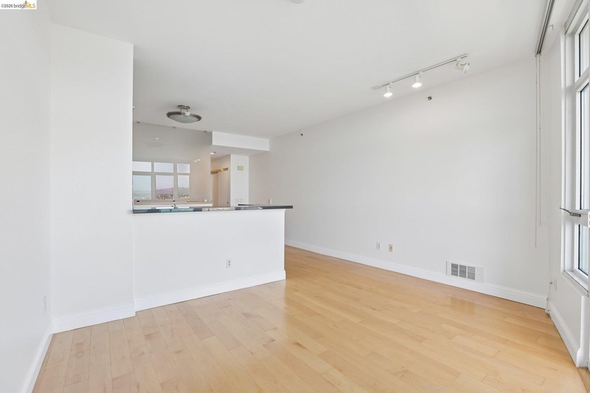 Welcome to 1 Lakeside Drive, Unit 1608, Oakland, CA 94612, a - photo 16