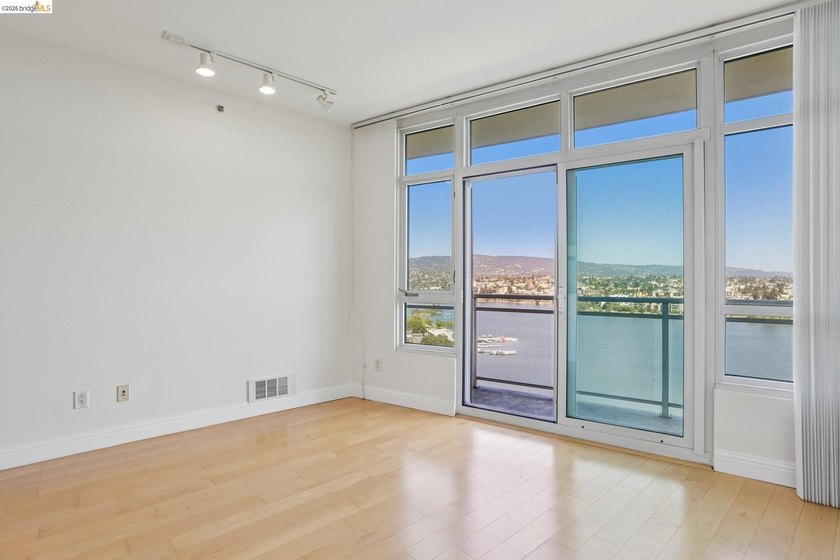 Welcome to 1 Lakeside Drive, Unit 1608, Oakland, CA 94612, a - photo 17