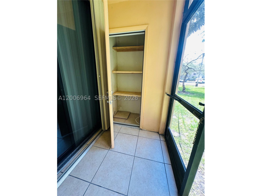 Highly sought-after Horizons West FIRST FLOOR 1 bedroom / 1.5 - photo 23