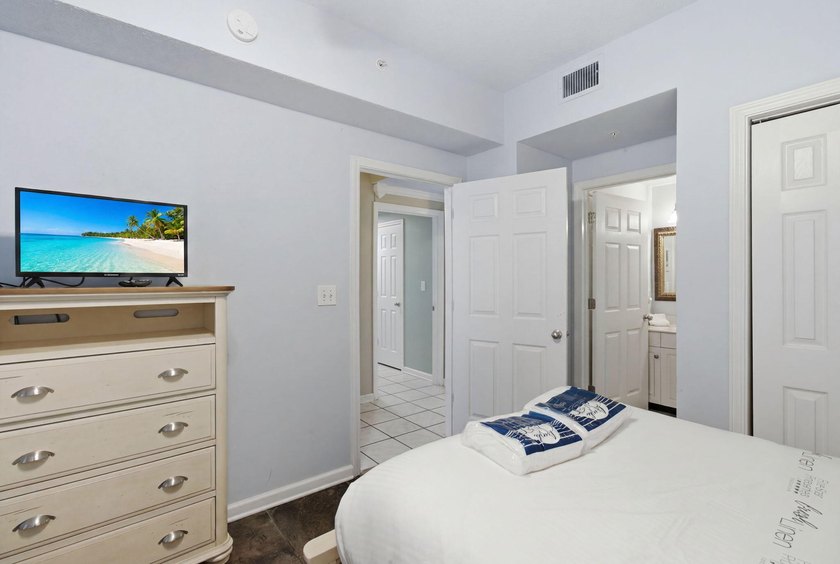 Welcome to Majestic Sun B1001, an exceptional 10th-floor corner - photo 31