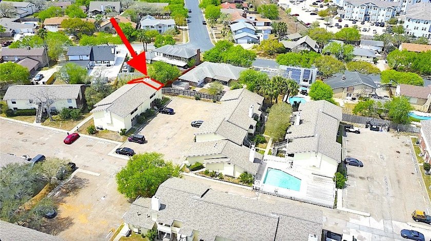 This remodeled second floor condo features, 2 bedrooms, 2 full - photo 3