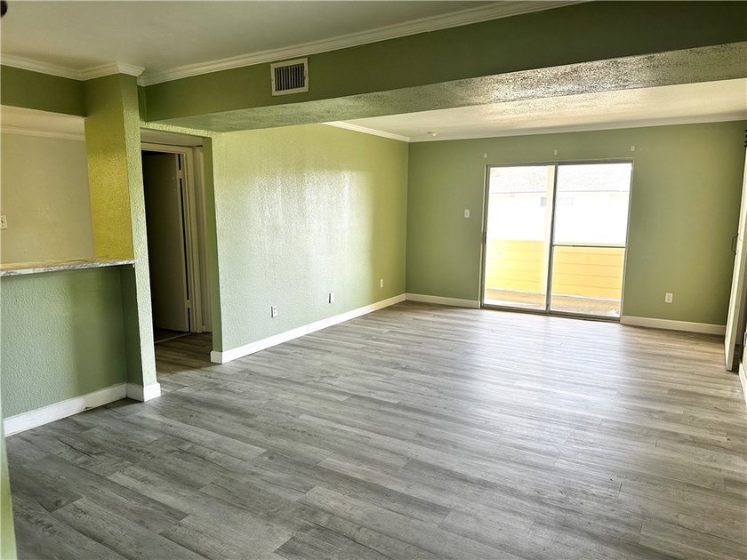 This remodeled second floor condo features, 2 bedrooms, 2 full - photo 5