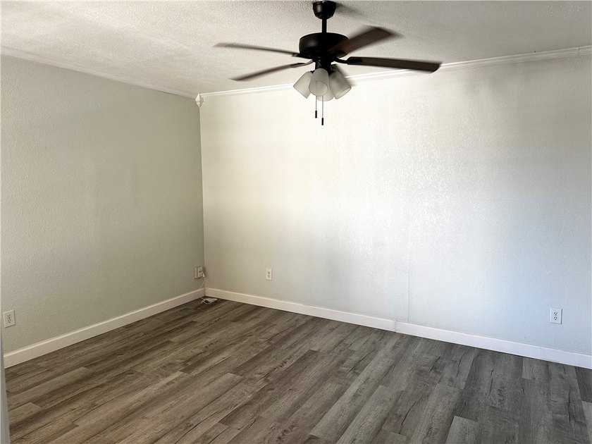 This remodeled second floor condo features, 2 bedrooms, 2 full - photo 7