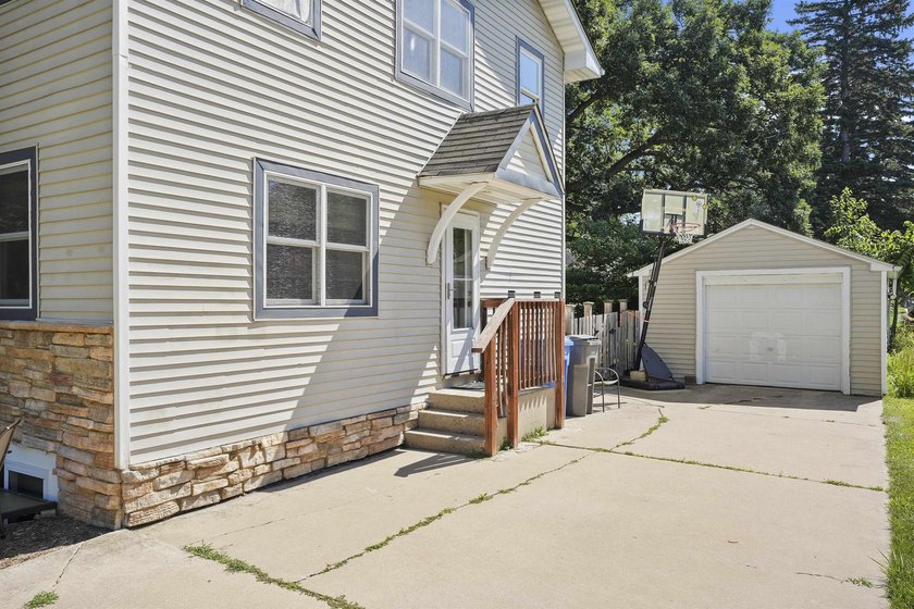 Showings begin on July 17, 2026 @NOON Beautifully updated - photo 41