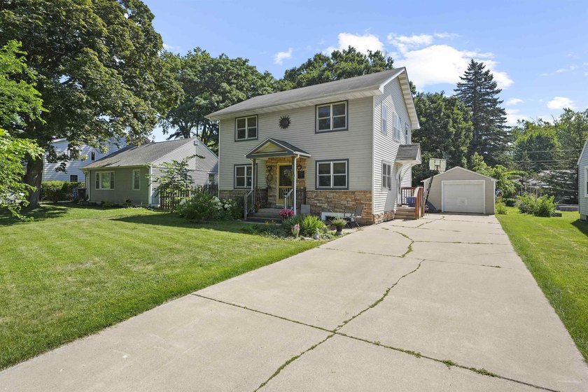 Showings begin on July 17, 2026 @NOON Beautifully updated - photo 46