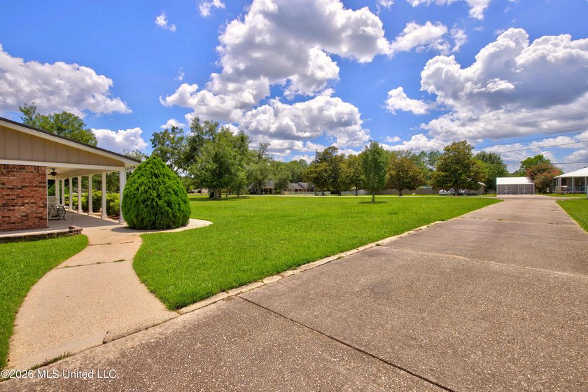 Welcome to 13000 Quail Ridge Road, a spacious property situated - photo 27