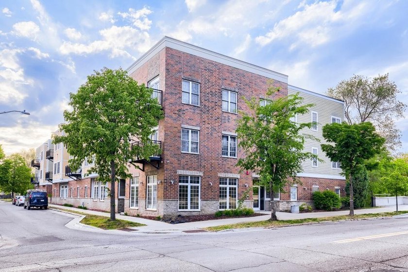 Welcome to Unit 202 of the Greenway Terrace Condominiums in the - photo 20