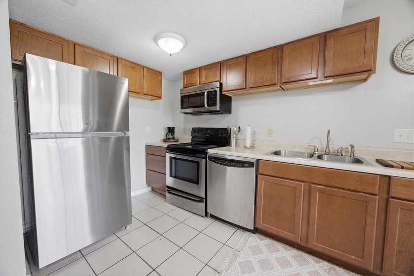 Townhouse price to sell...Located in Shalimar at 145 4th Avenue - photo 24