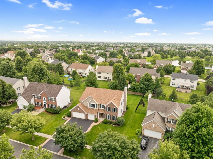 Located in acclaimed Naperville School District 204 and served - photo 34
