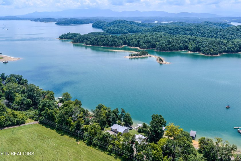 Welcome to 1413 Highway 139 in Dandridge, where breathtaking - photo 11