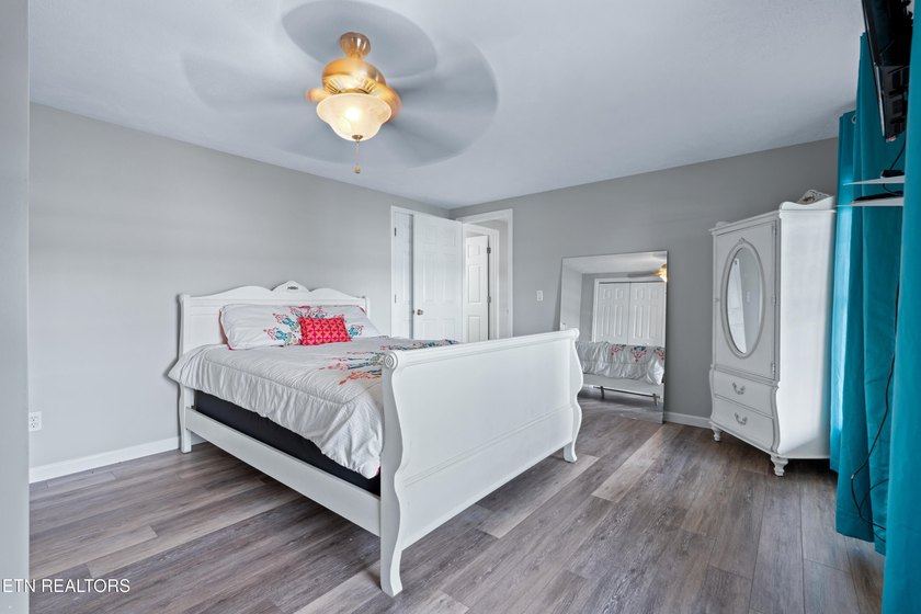 Welcome to 1413 Highway 139 in Dandridge, where breathtaking - photo 37