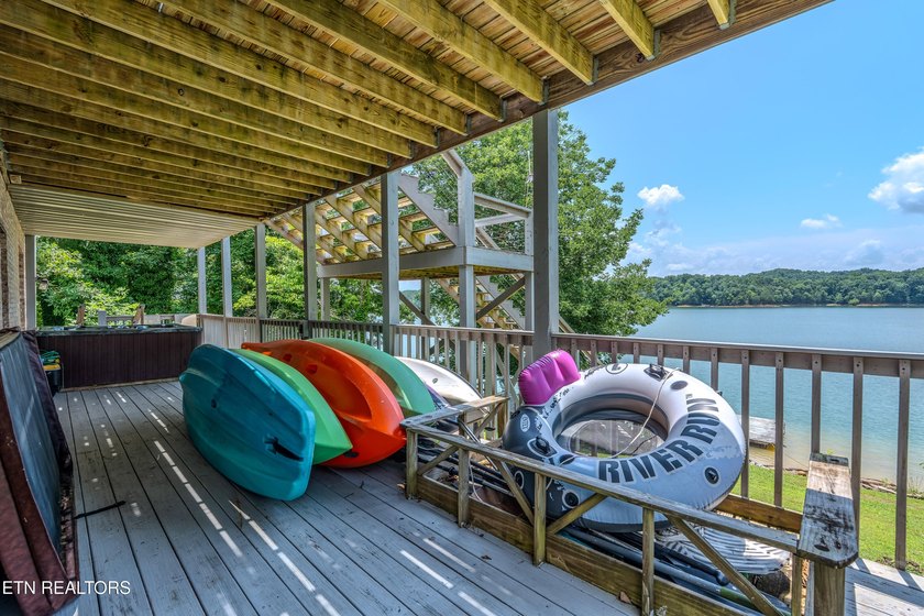 Welcome to 1413 Highway 139 in Dandridge, where breathtaking - photo 48