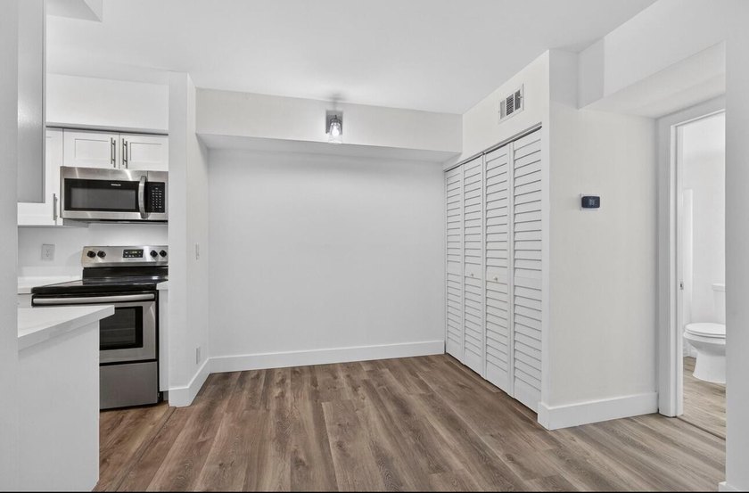 THIS ONE IS A MUST SEE ! BEAUTIFULLY RENOVATED FIRST FLOOR UNIT - photo 8