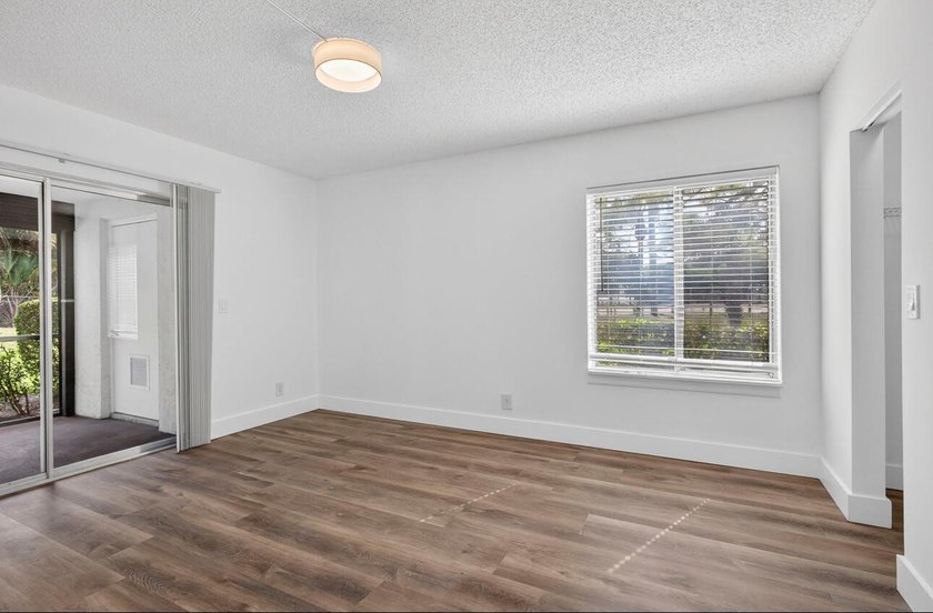 THIS ONE IS A MUST SEE ! BEAUTIFULLY RENOVATED FIRST FLOOR UNIT - photo 10