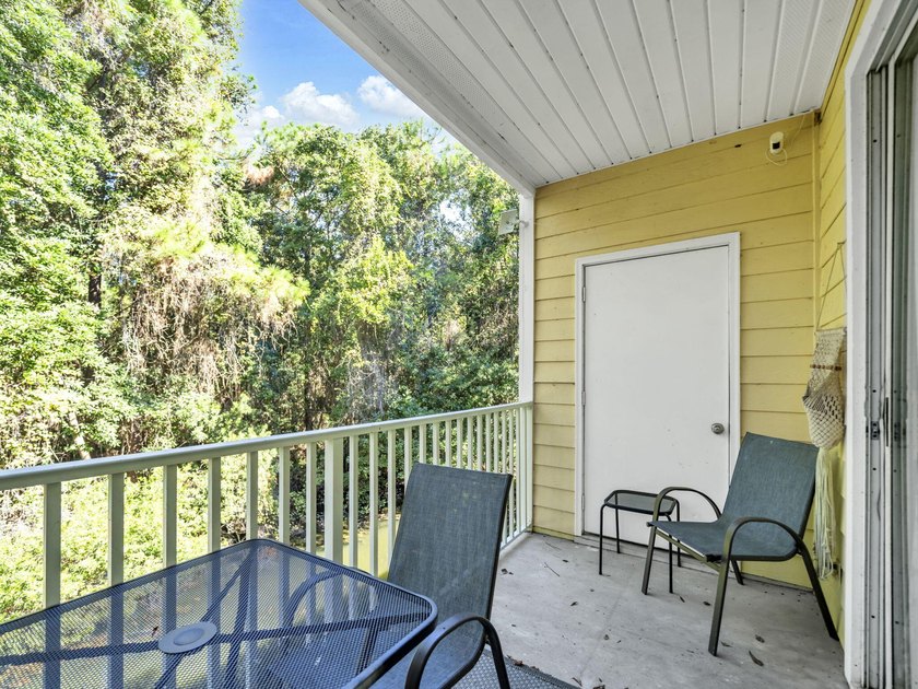 Sleeps 4! This beautifully updated 2nd-floor end-unit 1-bedroom - photo 22