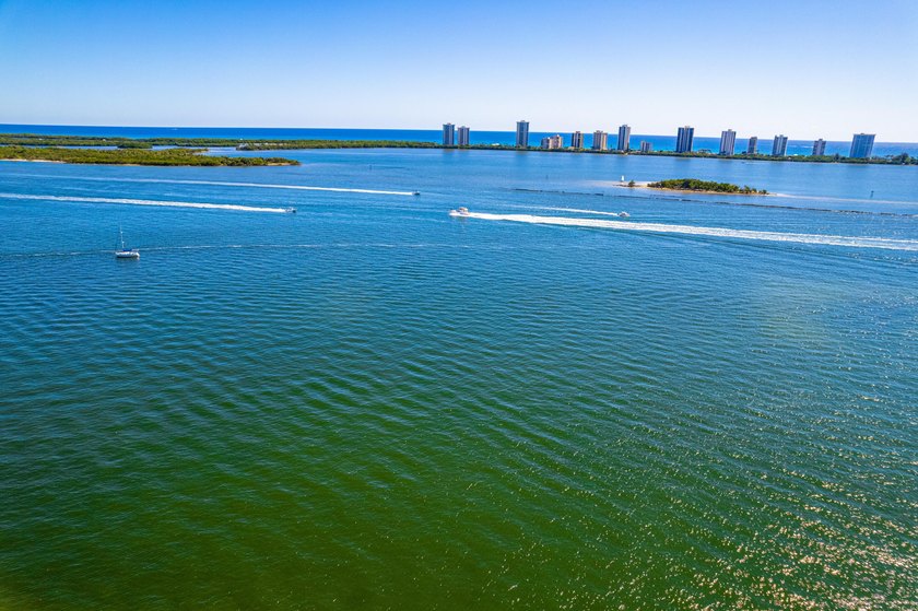 INTRACOASTAL VIEWS!! This adorable, newly remodeled, 2 bedroom - photo 30