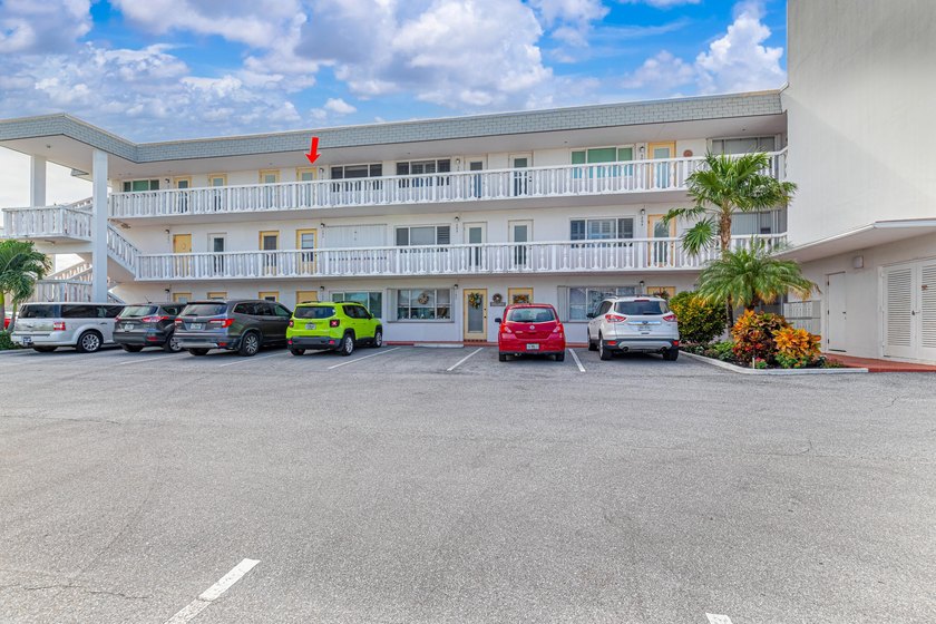 INTRACOASTAL VIEWS!! This adorable, newly remodeled, 2 bedroom - photo 37