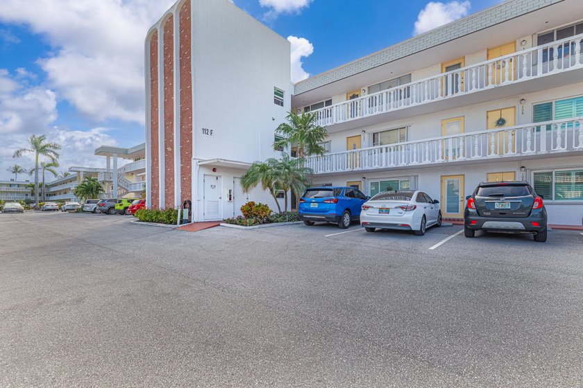 INTRACOASTAL VIEWS!! This adorable, newly remodeled, 2 bedroom - photo 38