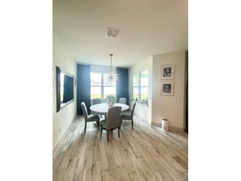 Shows like a model! This SPECTACULAR Custom 4 Bedroom 3 Bath - photo 12