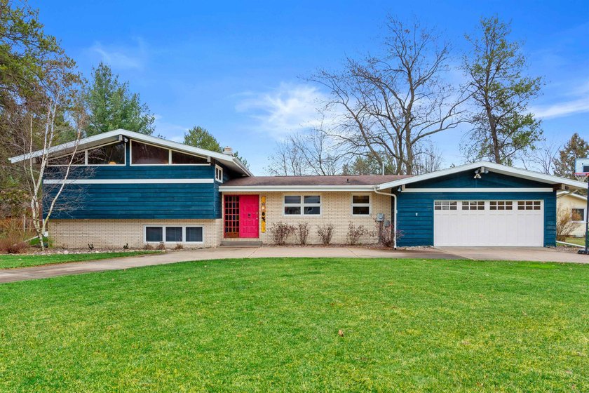 Seize The Opportunity! MOVE IN &amp; ENJOY! LARGE 4-BDRM 3-BATH - photo 12