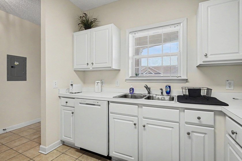 Welcome to your coastal retreat in the highly sought-after - photo 13