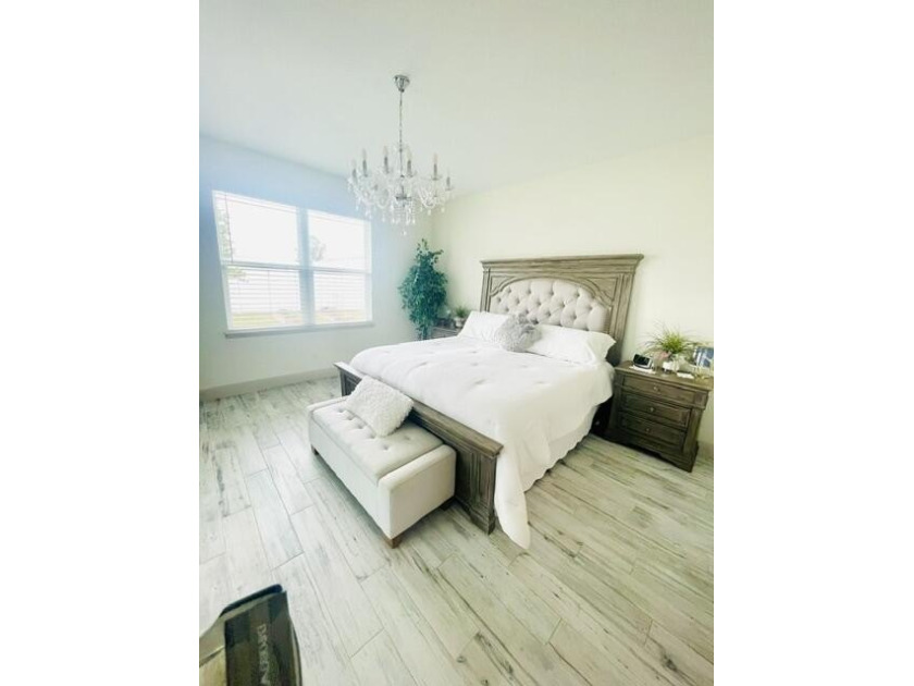 Shows like a model! This SPECTACULAR Custom 4 Bedroom 3 Bath - photo 13