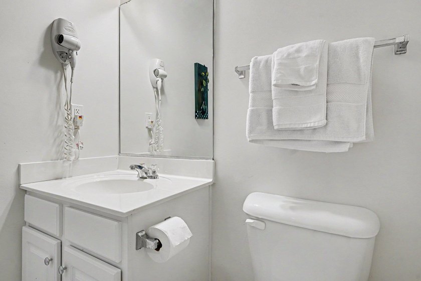 Welcome to your coastal retreat in the highly sought-after - photo 18
