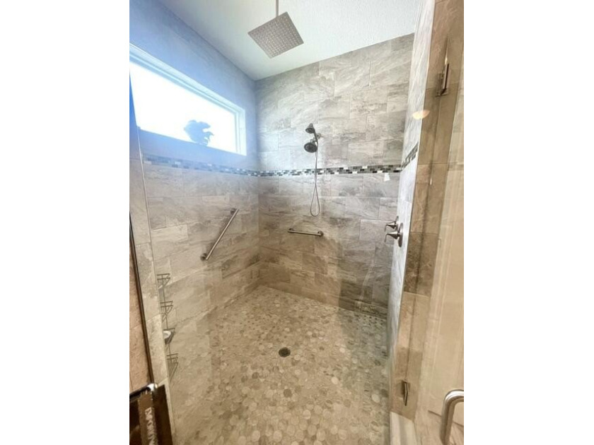 Shows like a model! This SPECTACULAR Custom 4 Bedroom 3 Bath - photo 20