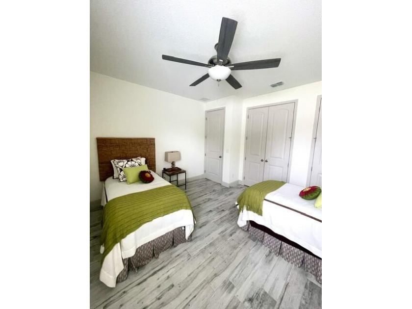 Shows like a model! This SPECTACULAR Custom 4 Bedroom 3 Bath - photo 23