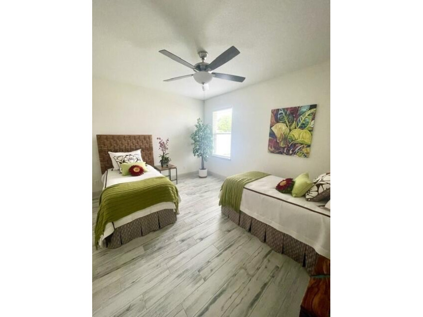 Shows like a model! This SPECTACULAR Custom 4 Bedroom 3 Bath - photo 24