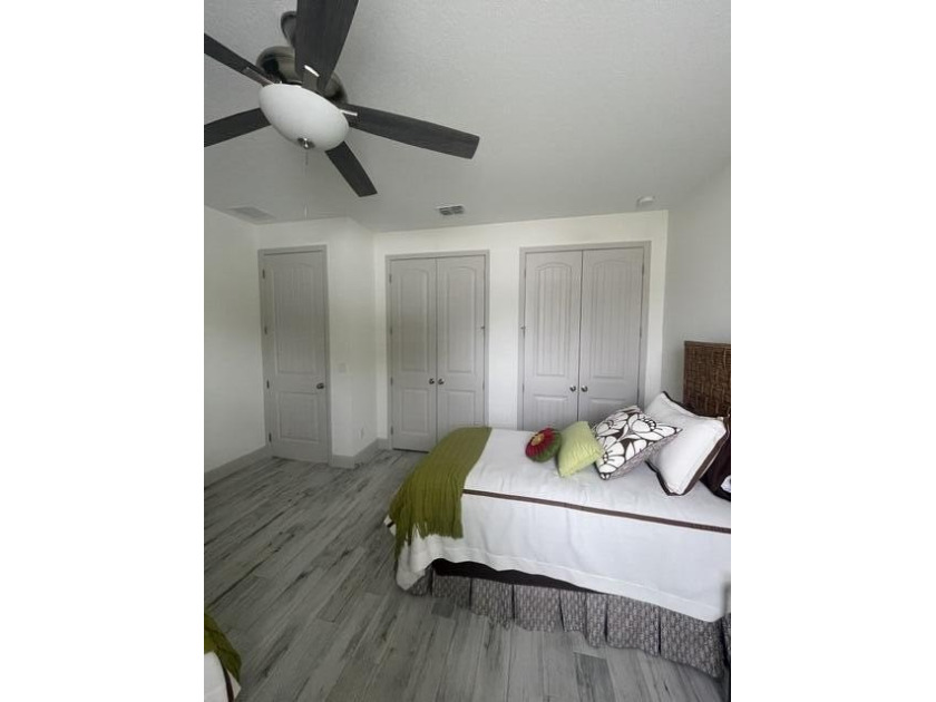 Shows like a model! This SPECTACULAR Custom 4 Bedroom 3 Bath - photo 27