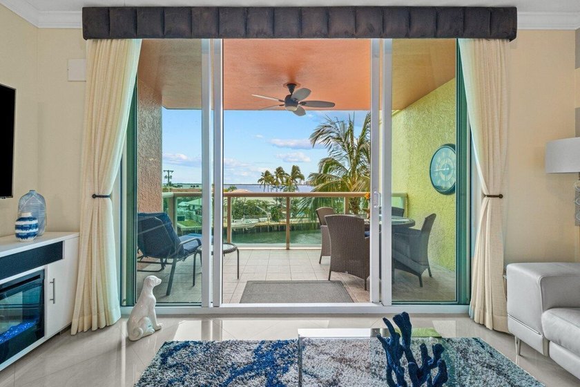 Beautifully updated 3rd floor unit. Gorgeous Intracoastal views - photo 2