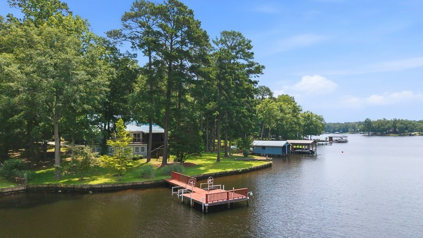 Situated on Lots 17 &amp; 18 with approximately 233 feet of - photo 17