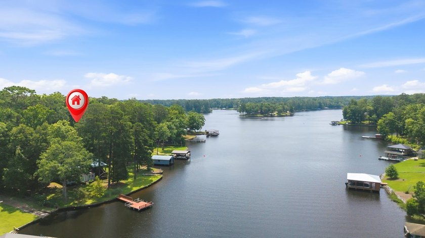 Situated on Lots 17 &amp; 18 with approximately 233 feet of - photo 22