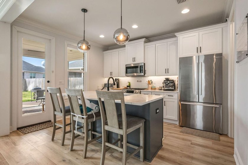 Located in beautiful Valparaiso, Florida -- a charming home - photo 24