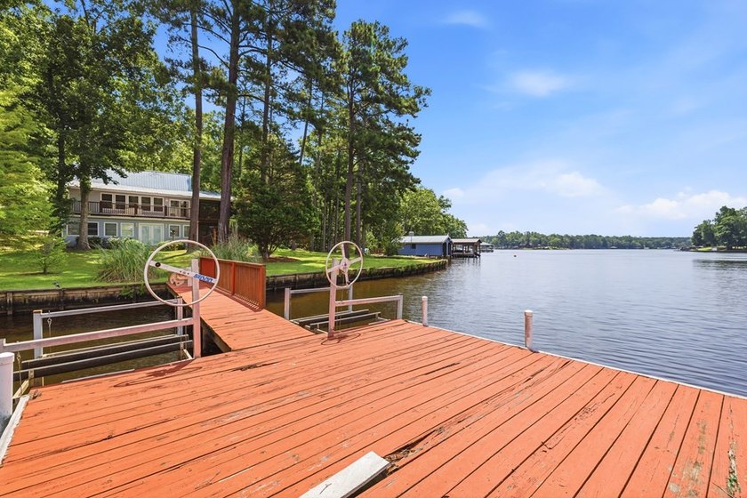 Situated on Lots 17 &amp; 18 with approximately 233 feet of - photo 25