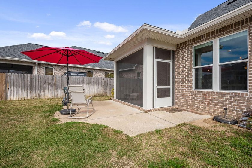 Located in beautiful Valparaiso, Florida -- a charming home - photo 41