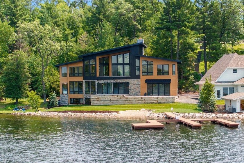 Welcome to Your Stunning New Lake Home on Highly Sought After - photo 2