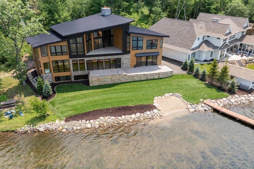 Welcome to Your Stunning New Lake Home on Highly Sought After - photo 3